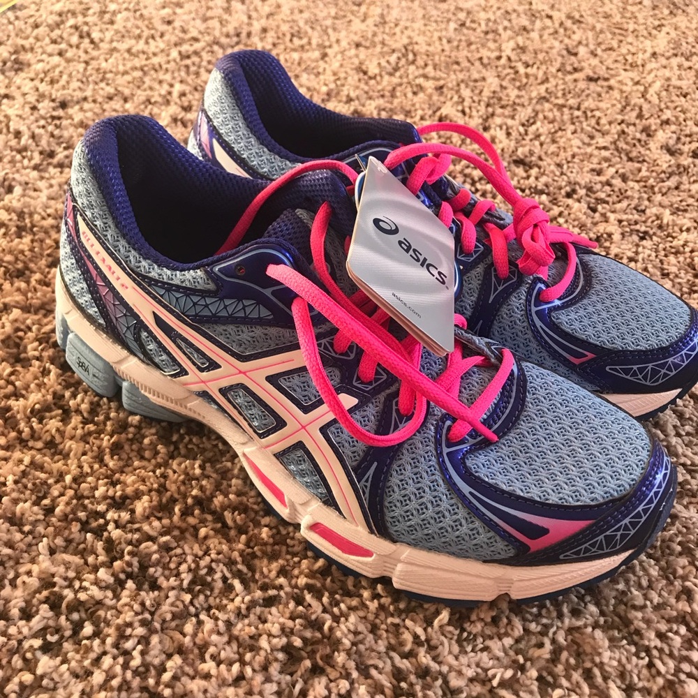 Asics size 6 Gel Exalt 2